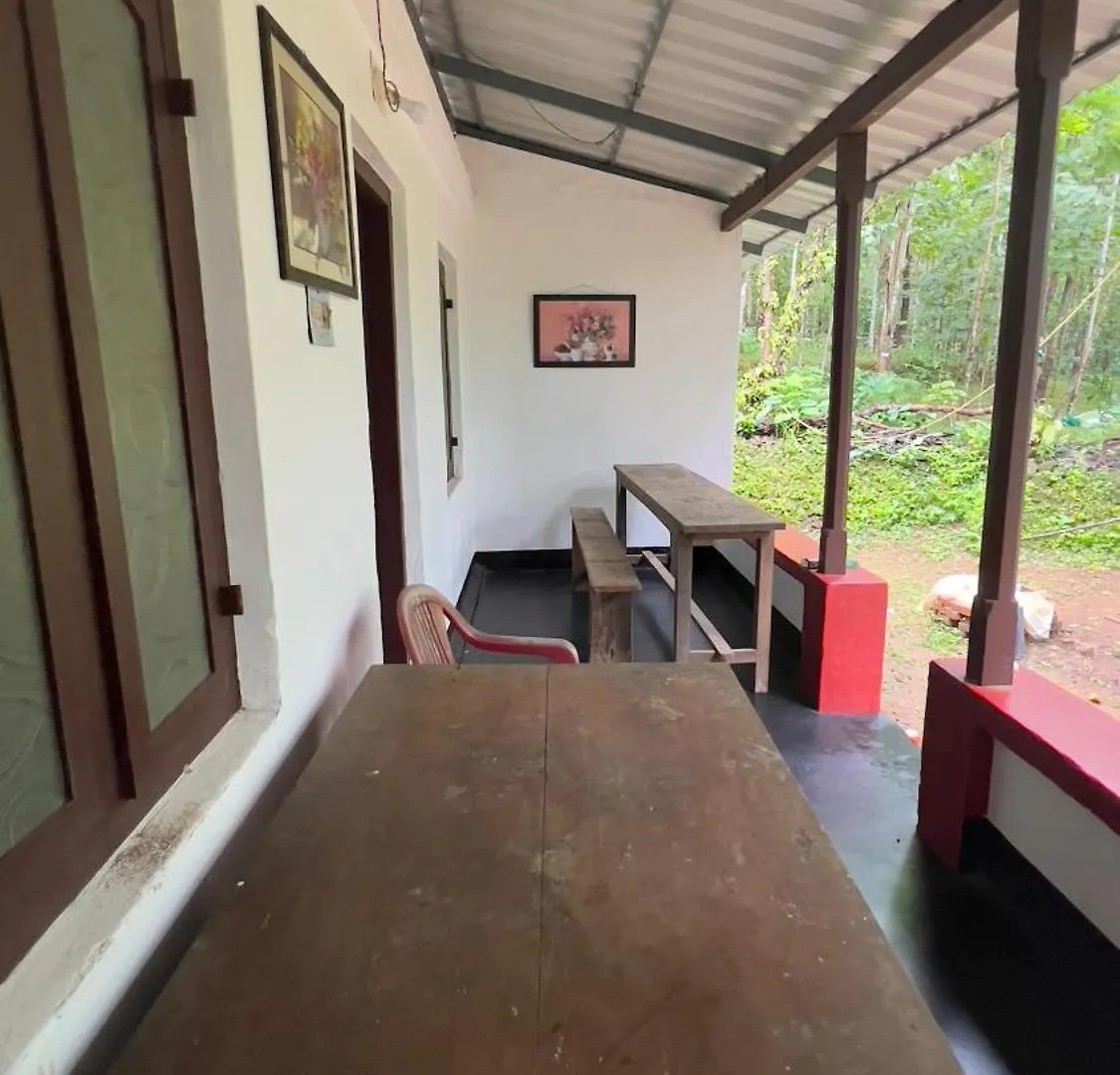 Bachelor'S Tharavaadu Villa Athirappilly 0*,